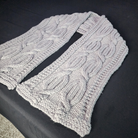 Hand Made Cable Knit Gray Scarf - 100% Merino Wool - Knit By Myself - Picture 2 of 7